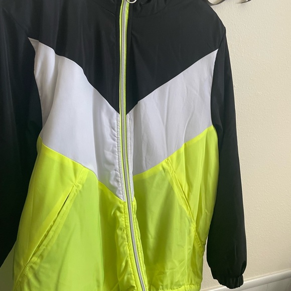 Brand new winter jacket/ with hood and pockets.😊😊 - Picture 8 of 8